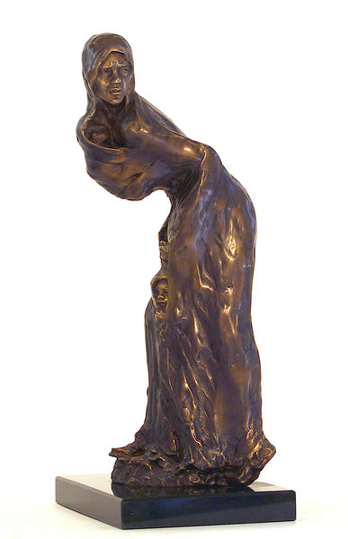 motherProtectingHerChildrensmall